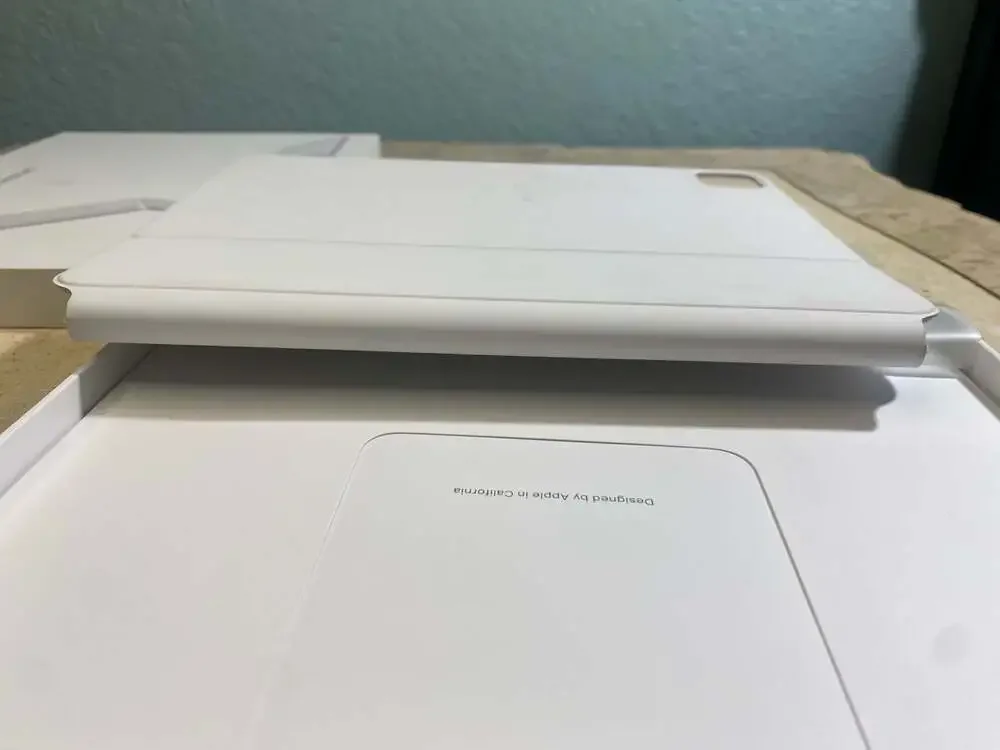 Apple Magic Keyboard for iPad Pro 11-inch & iPad Air (White) Model A2261